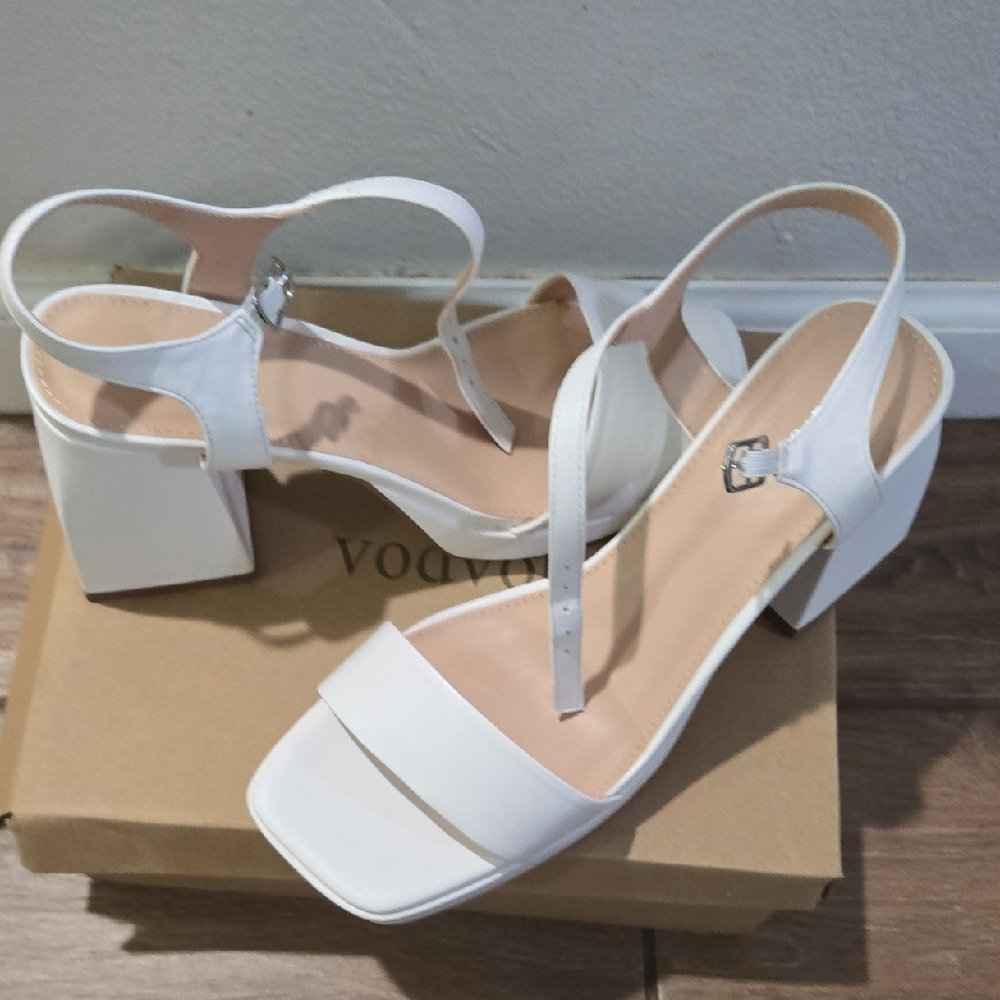 NWT Classic White Block Heel Sandals with Ankle Strap - Picture 5 of 6